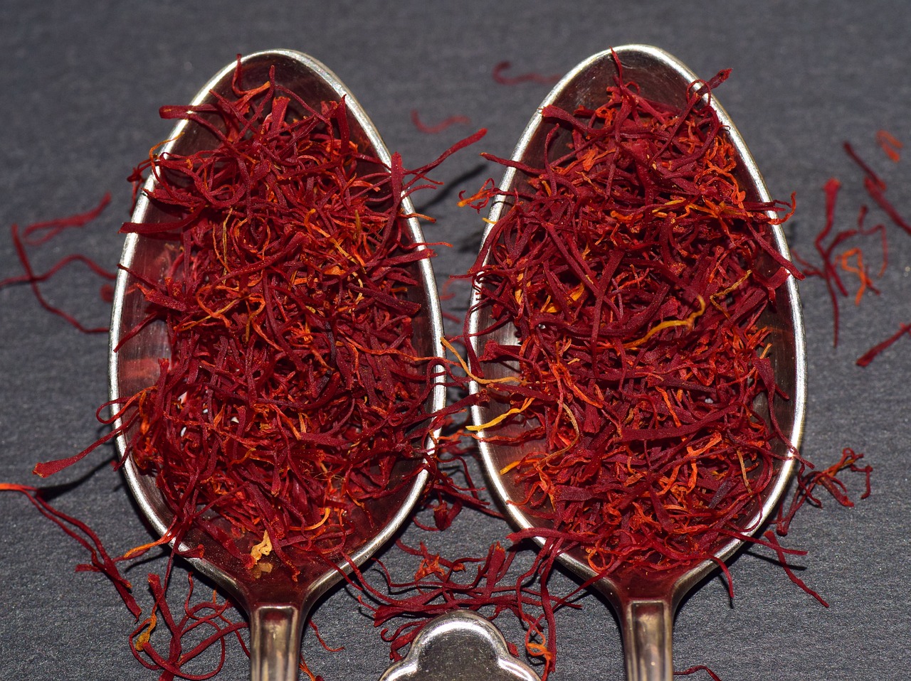 saffron, saffron strands, kitchen-3288215.jpg